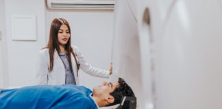 Diagnosticar tarde cuesta vidas: Expertos llaman a acelerar la medicina preventiva con apoyo de la tecnología